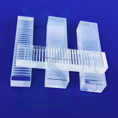 Fabrika üretimi Yüksek sıcaklığa dayanıklı korozyona dayanıklı Şeffaf Çapraz Kuvars Cam Örnek Destek için Özel Şekilli Parçalar