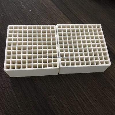 Çukur yoğunluğu % 99 Al2O3 Alumina Keramik Özel cilalama ile Endüstriyel Seramik Alümina Plağı